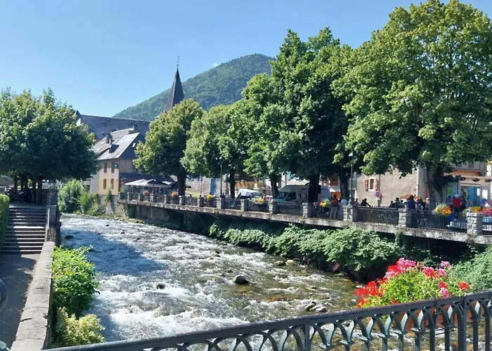 Entre Montagne Et Riviere