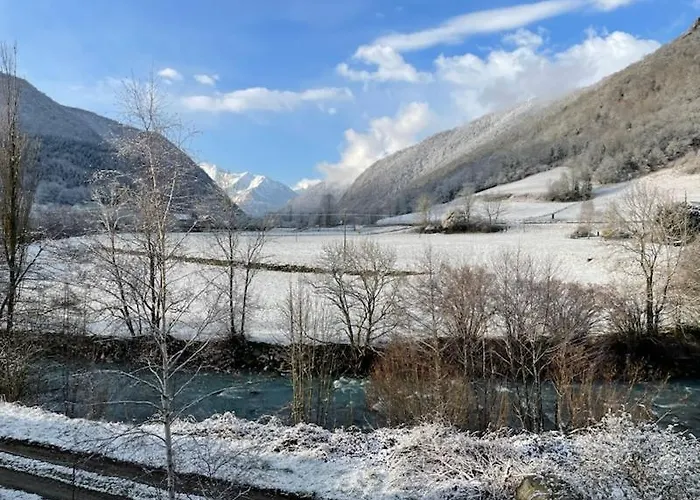 Entre Montagne Et Riviere